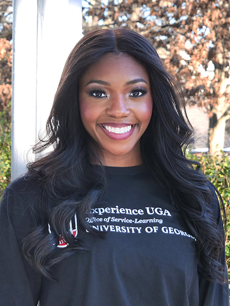 Headshot of Taryn Hooks.